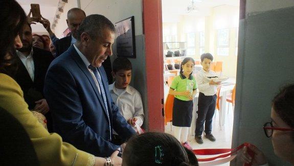  Başöğretmen Atatürk İlk/Ortaokulunun Yenilenen Kütüphanesi Hizmete Girdi