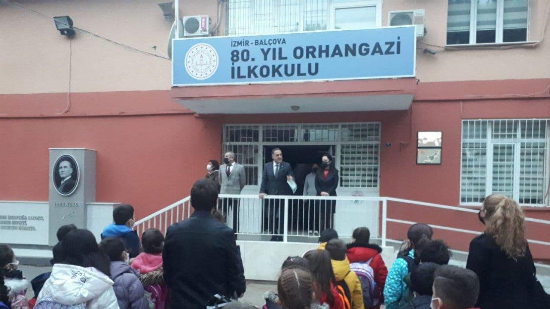 Balçova Kaymakamı Sayın Ahmet Hamdi USTA ve İlçe Milli Eğitim Müdürü Sayın Erhan ATİLLA, İstiklal Marşı Törenine katıldı. 