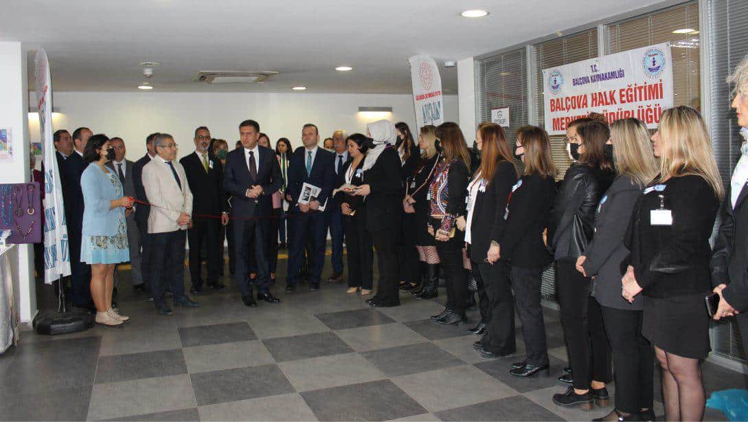 Balçova Halk Eğitim Merkezi'nin 'Kadınca Bahar' Sergisi İzmir İl Milli Eğitim Müdürlüğü Sergi Salonunda Açıldı