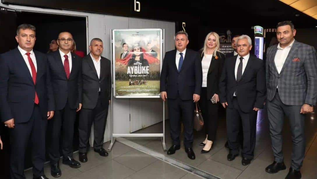 'Aybüke Öğretmen Oldum Ben' Filminin İzmir Galası 